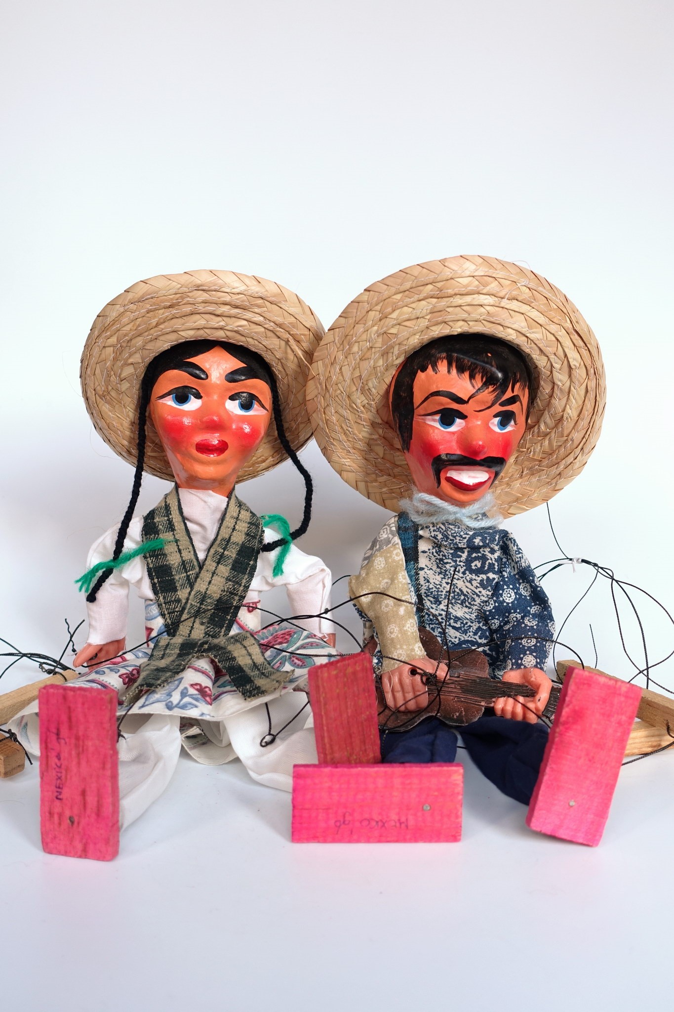 Mexico Dolls Puppets  National costume dolls from all over the world